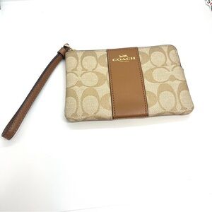 NWT COACH SIGNATURE PVC CORNER LEATHER ZIP LOGO BROWN WRISTLET LEATHER F58035